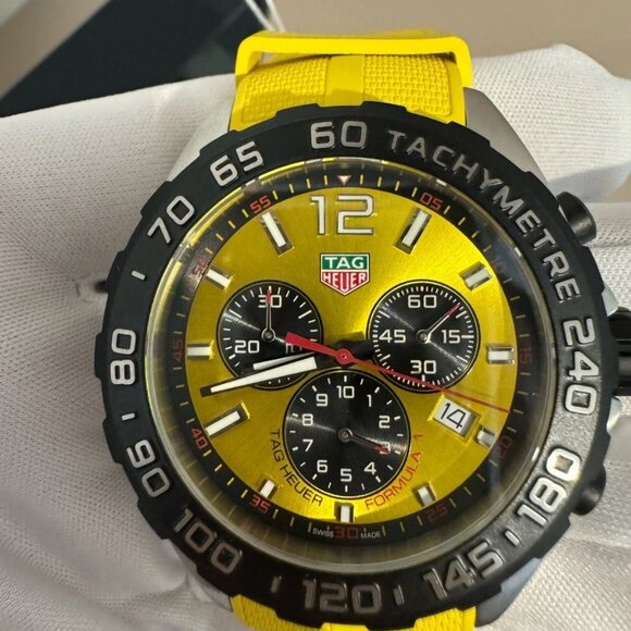 Authentic TAG Heuer Formula 1 Chronograph Quartz Mens Watch CAZ101AM.FT8054 - Picture 2 of 8